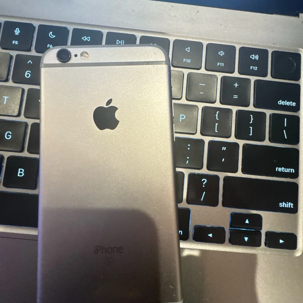 Apple iPhone S, read description